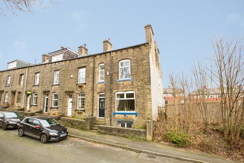 4 bed property, in Clifton Street, £250,000