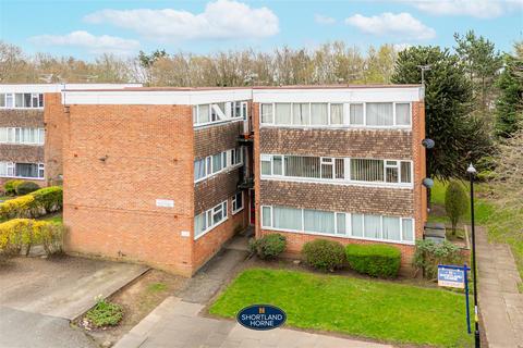 2 bed property, in Colina Close, £115,000
