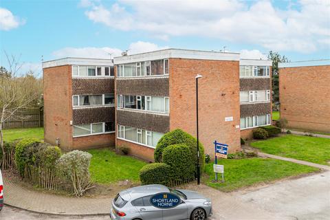 2 bed property, in Pleydell Close, £110,000