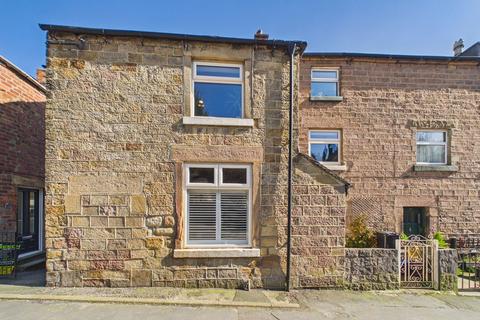 2 bed property, in Main Street, £199,995