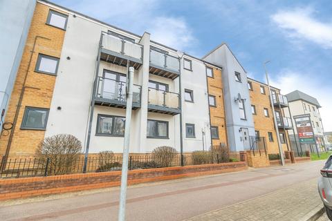 2 bed property, in Countess Way, £220,000