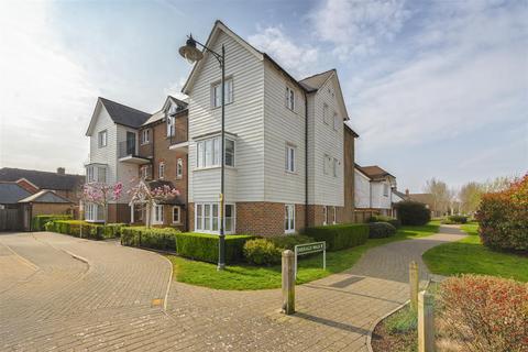 2 bed property, in Amber Lane, £240,000