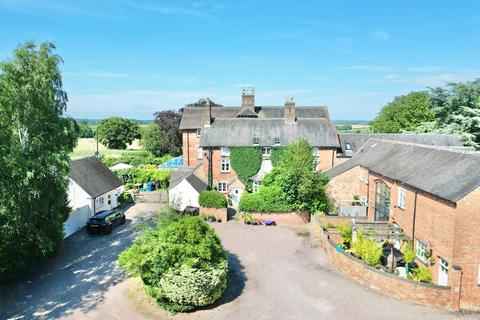 5 bed property, in Walton Bank, £795,000