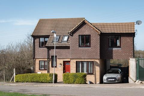 5 bed property, in Church Hill, £665,000
