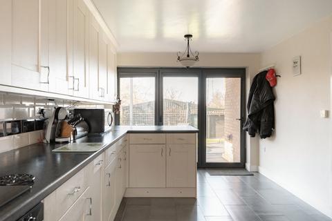 5 bed property, in Church Hill, £665,000