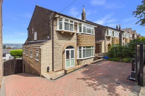 4 bed property, in Manchester Road, £650,000