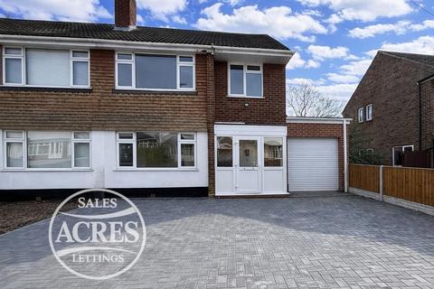 3 bed property, in Dower Road, £450,000