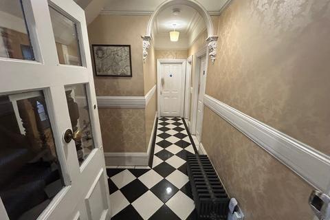6 bed property, in London Road, £550,000