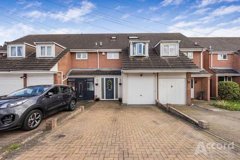 4 bed property, in Fry Close, £500,000