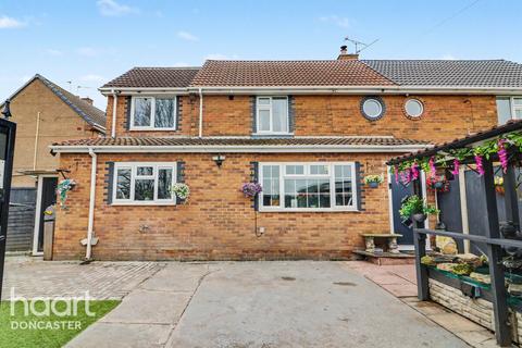 3 bed property, in Churchfield Road, £220,000