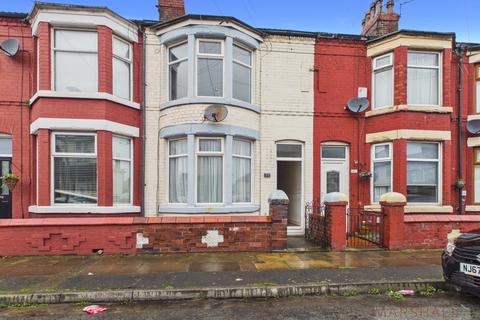 3 bed property, in Royton Road, £230,000