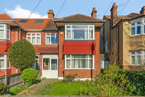 3 bed property, in Scutari Road, £1,000,000