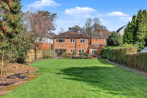 4 bed property, in Leicester Road, £475,000