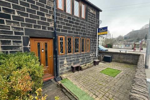 2 bed property, in Rochdale Road, £150,000