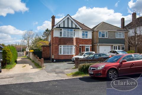 2 bed property, in Northbourne Avenue, £250,000
