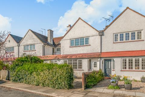 3 bed property, in Warren Avenue, £1,000,000