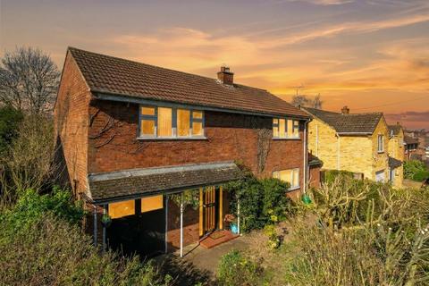 5 bed property, in Kitty Briggs Lane, £350,000
