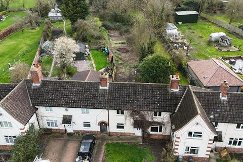 3 bed property, in Nags Head Lane, £200,000