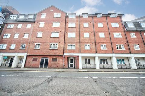 2 bed property, in The Elms, £175,000