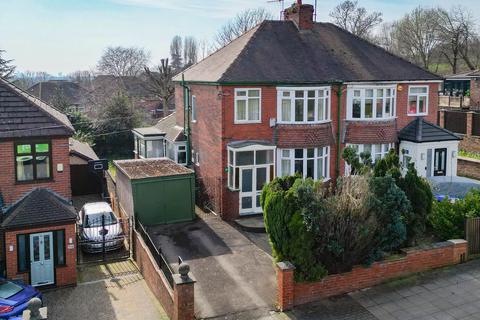 3 bed property, in Hollin Lane, £250,000