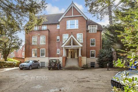 1 bed property, in New Dover Road, £220,000