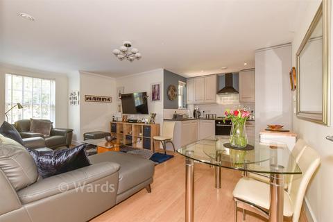 1 bed property, in New Dover Road, £220,000