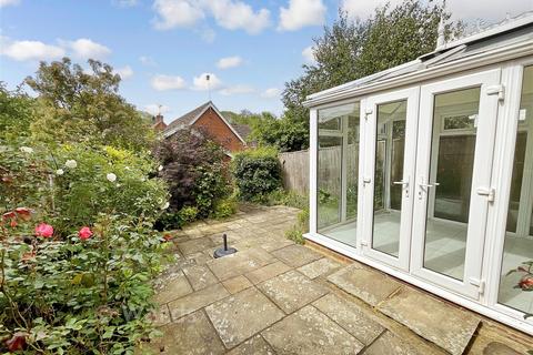 3 bed property, in Allington Road, £440,000