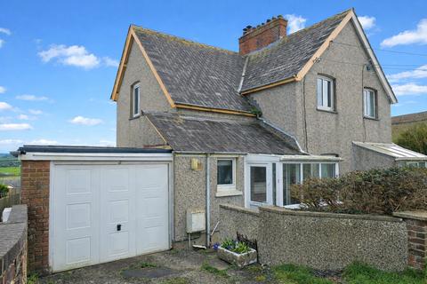 3 bed property, in Lynstone, £325,000