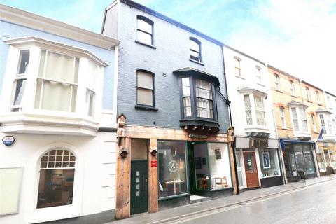 2 bed property, in St. James Place, £375,000