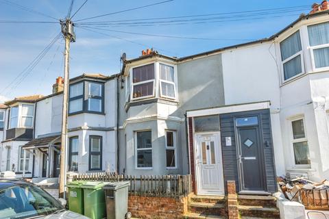 3 bed property, in Edinburgh Road, £270,000