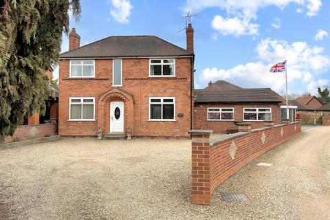 4 bed property, in Danny Lyp, £495,000