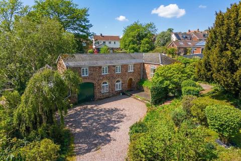 4 bed property, in Deep Lane, £650,000