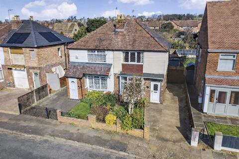 2 bed property, in Portland Road, £175,000