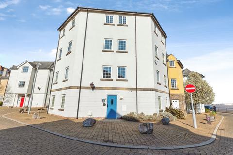 2 bed property, in Eastcliff, £175,000
