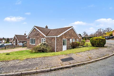 2 bed property, in Tudor Way, £280,000