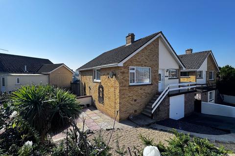 3 bed property, in Moor Park Road, £285,000