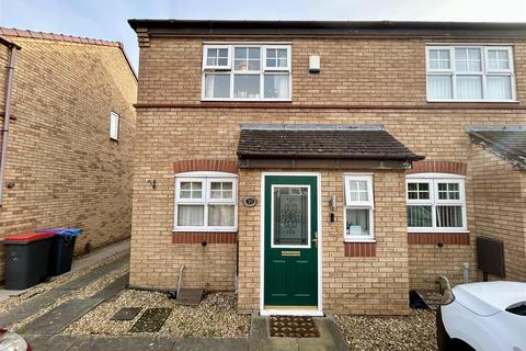2 bed property, in Eastwood Drive, £180,000