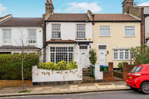 4 bed property, in Bostall Lane, £450,000