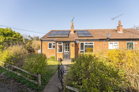 2 bed property, in Dodson Drive, £170,000