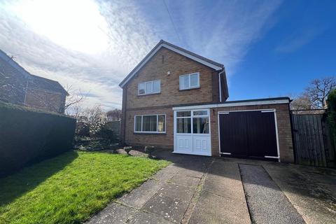 3 bed property, in Summerfield Road, £369,000