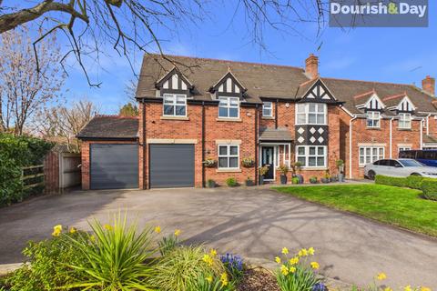4 bed property, in Hampton Drive, £525,000
