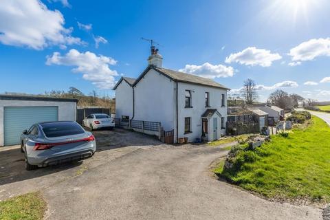 4 bed property, in Field Edge, £530,000
