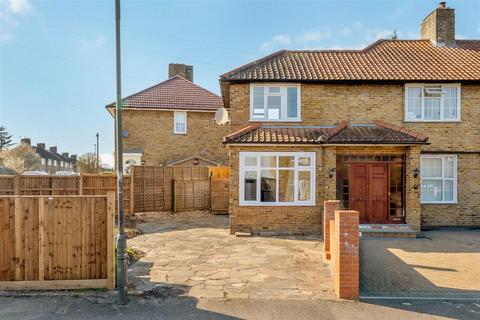 1 bed property, in Lessness Road, £375,000