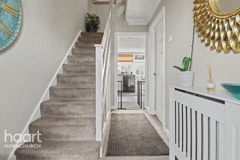 3 bed property, in Front Lane, £450,000