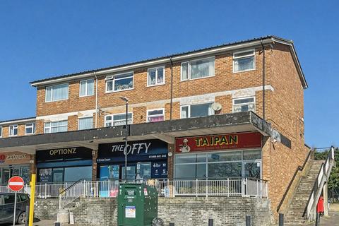 3 bed property, in Plomer Green Avenue, £210,000