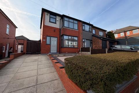 3 bed property, in Valletts Lane, £275,000