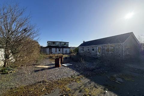 1 bed property, in Llangefni Road, £279,999
