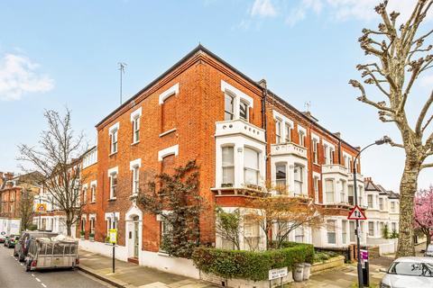 1 bed property, in Aynhoe Road, £480,000