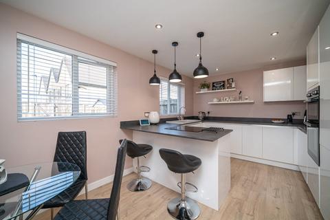 3 bed property, in Blenheim Way, £375,000