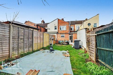 3 bed property, in St Margarets Road, £200,000